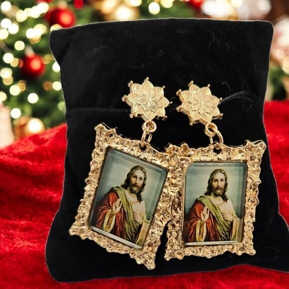 Jesus Christ Portrait Painting Gold Frame Earrings Unique Nostalgic Jewelry NEW - Picture 1 of 7